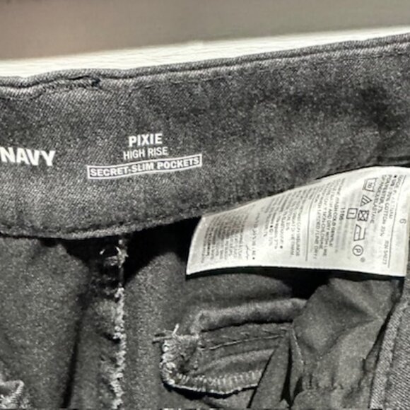 Women's Old Navy Capris - Gray - Picture 2 of 3